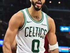 关于塔图姆回归赛场，突破纪录首场状态亮眼，湖人观众沸腾！的信息